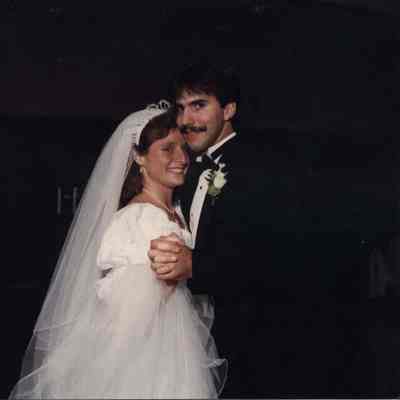 A photo view of Elaine Blier.