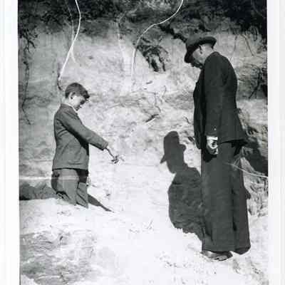 Hyde Shows Police Chief Cave-In Location