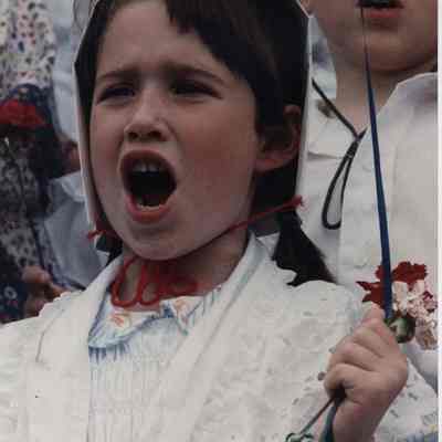 A photo view of children singing. 6/06/1989.