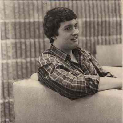 A photo view of David Abbott.