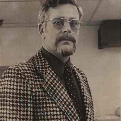 A photo view of George Peck.