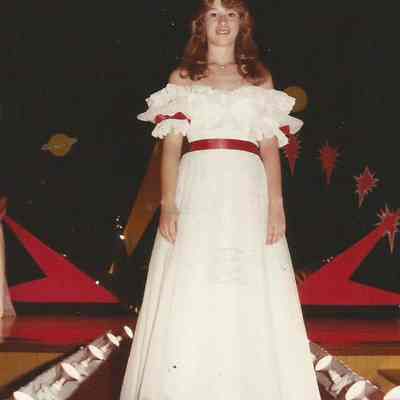 A color photograph of contestant #6 Vicky Brown