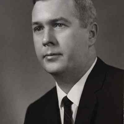 A photo view of Frank Rowe.