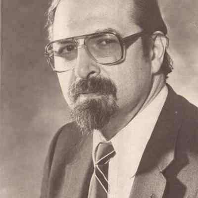 A photo view of Elliott S. Schwartz.