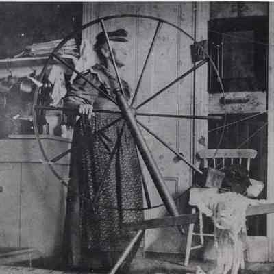 Unknown woman, spinning wheel