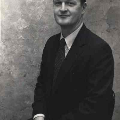 A photo view of James Lowery.