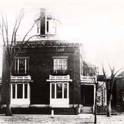 A photo of the Skolfield/Whittier House.