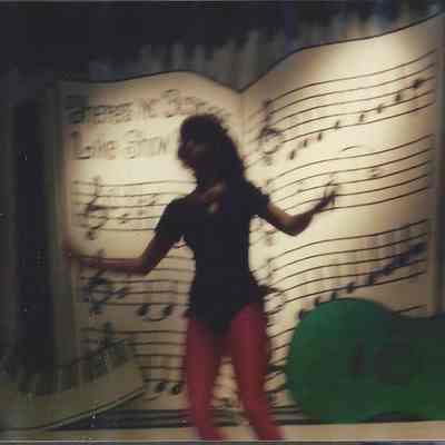 Chressy Gagne contestant number 6 dancing.