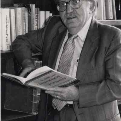 A photo view of Rabbi Harry Z. Sky. 8/10/1989.