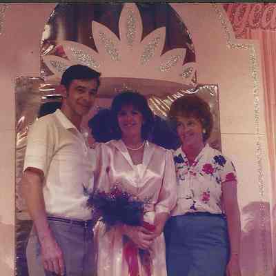 A color photograph of 1985 Miss Brunswick Patricia Stuart with her parents.