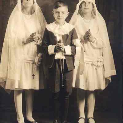 A photo of 3 children ready for communion.