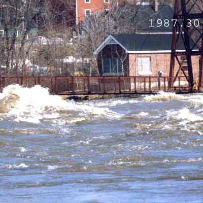 Swinging Bridge during the 1987 Flood