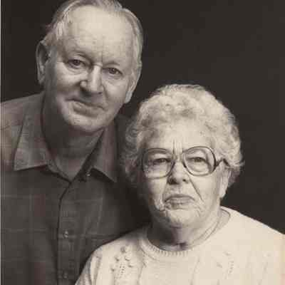 A photo view of Maurice & Ethel Darling. 10/0/1999.