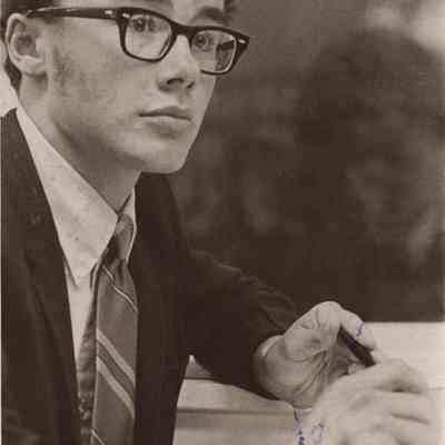 A photo view of Steve McCausland.