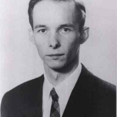 A photo view of Robert R. Nunn.