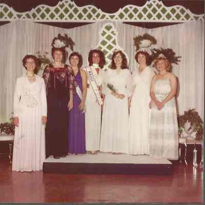 7 Teen Queens.
