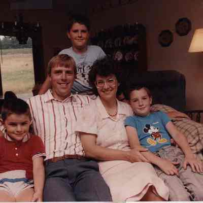 A photo view of a family group. 7/31/1989.
