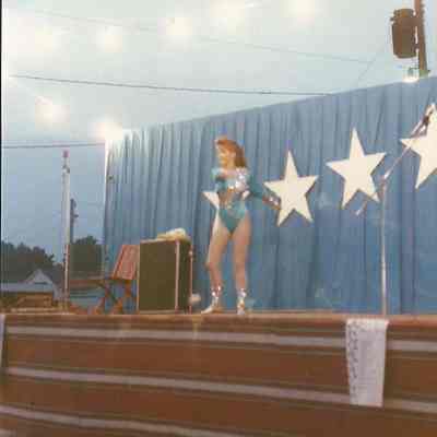 Lisa Kelly dancing.
