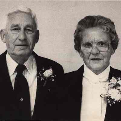 A photo view of Leroy & Helen Perkins.
