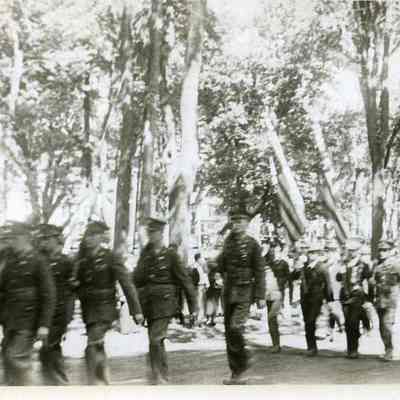 Soldiers at the Brunswick Bicentennial Parade