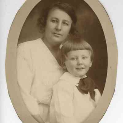 Charlotte Wells and Arthur Wells Jr.
