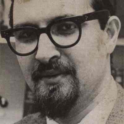 A photo view of Prof. Elliot S. Schwartz. 3/4/1971.