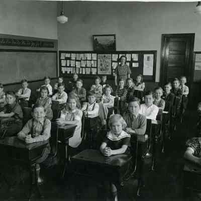 Longfellow School Grade 3, 1937-38.