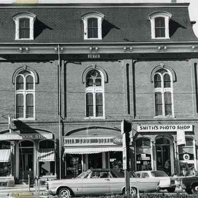 A photo of Maine Street Brunswick.