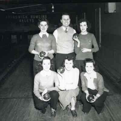 A photo of a group of bowlers from Verney Mill.