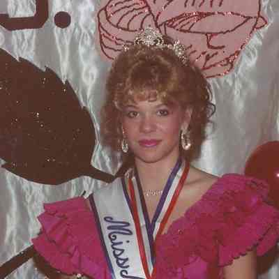 Lisa Kelly after she had won the 1989 Miss Maine U.S. Teen.