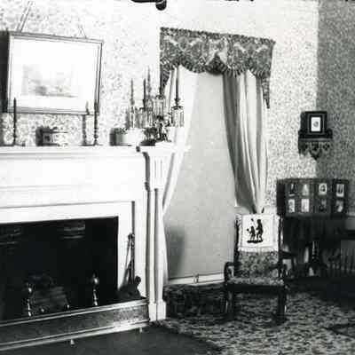 A photo of the NW parlor in the Cleaveland House.