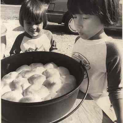 A photo view of Rebekah and Emily Gagnon.