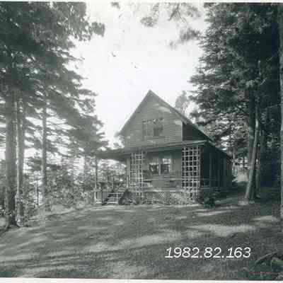 A photo of "The Peanut", a cottage at Mere Point.