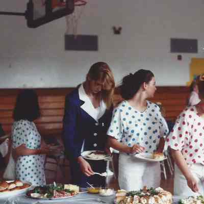 Darby Labbe, Cara, Kristen Stevens picking up food.