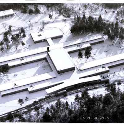 Photo of the Coffin School.