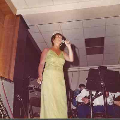 Sharon Hinckley singing the popular tune "Caberet" from the 1973 Pageant.