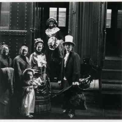 Spectators at the Brunswick Bicentennial Parade