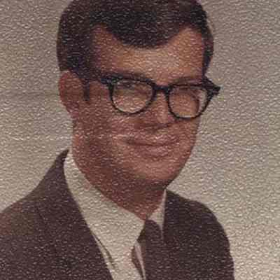 A photo view of Wayne Libby.