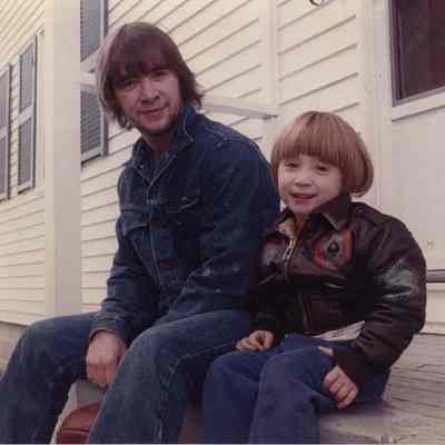 A photo view of David Tervo and his son David Jr. 9/30/1991.