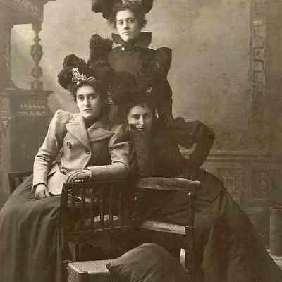 Florence Hunt and Daisy & Hattie Parsons