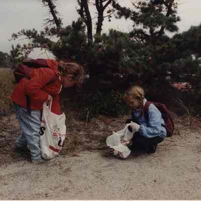 A photo view of two little girls. 9/28/1989.