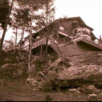 A photo view of Dr. John Skillings' home. 8/25/1988