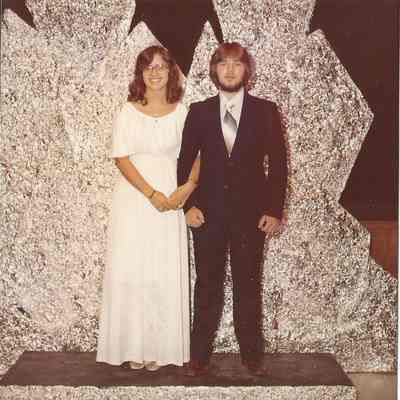 A color photo of an unknown couple.