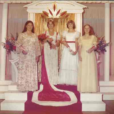 The Queen and her court