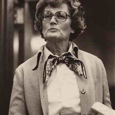 A photo view of Anne Bachrach.