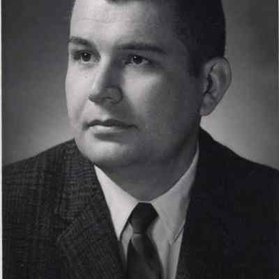 A photo view of Gary Randall.