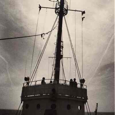 A photo view of the mast of a vessel. 5/29/1992.