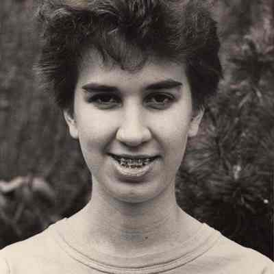 A photo view of Amanda Johnson.