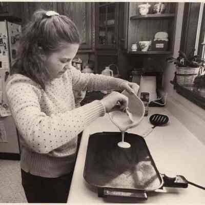 A photo view of Melissa Longley. 3/2/1992.