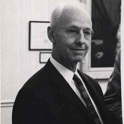 A photo view of Glenn R. McIntire.